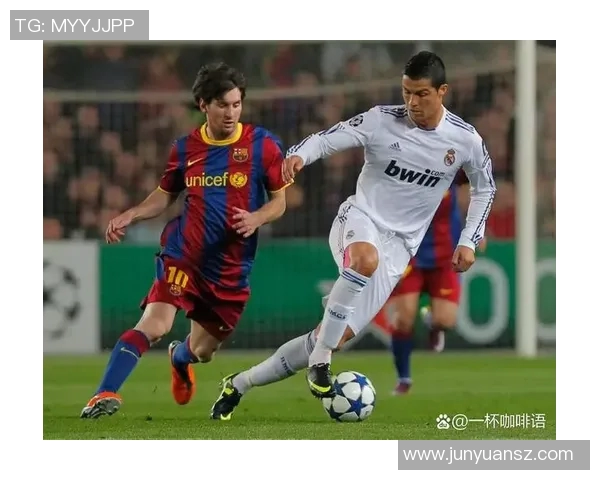 足球巨星风采全景呈现 聚焦顶级球员精彩瞬间与比赛场景