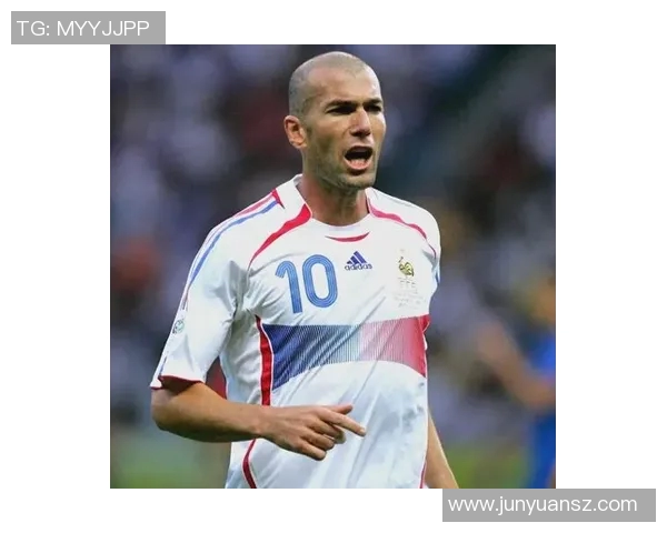 逆足球星崛起传奇 努力与梦想交织成辉煌的足球之路 逆足球星崛起传奇 努力与梦想交织成辉煌的足球之路